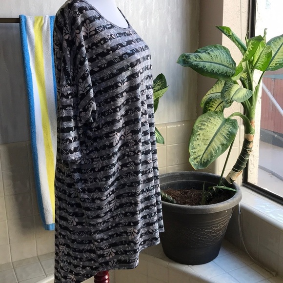 LuLaRoe black, green, pink tunic, longer in back - Picture 2 of 5